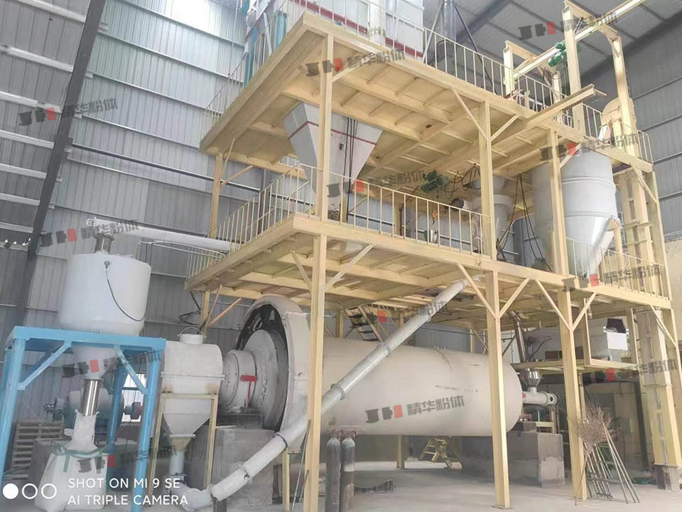 伊利石球磨+分級機(jī)生產(chǎn)線--承德某公司